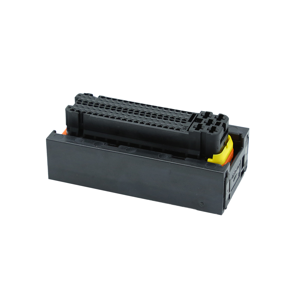 Как Корпус Разъема MQS защищает от вибрации и влаги?